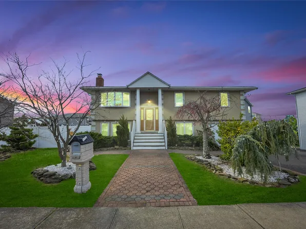 43 W Neptune Avenue, Lindenhurst, NY 11757