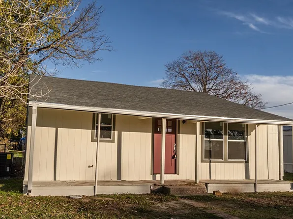 413 9th St, Nocona, TX 76255