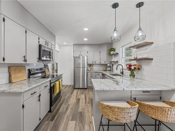 227 W 2nd Ave, Garnett, KS 66032