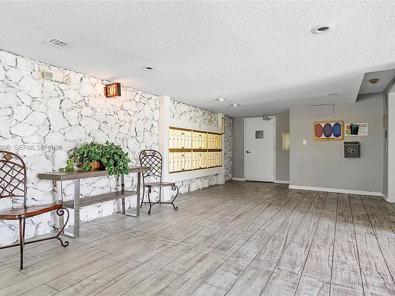 230 Lakeview Dr #106 — Photo 44