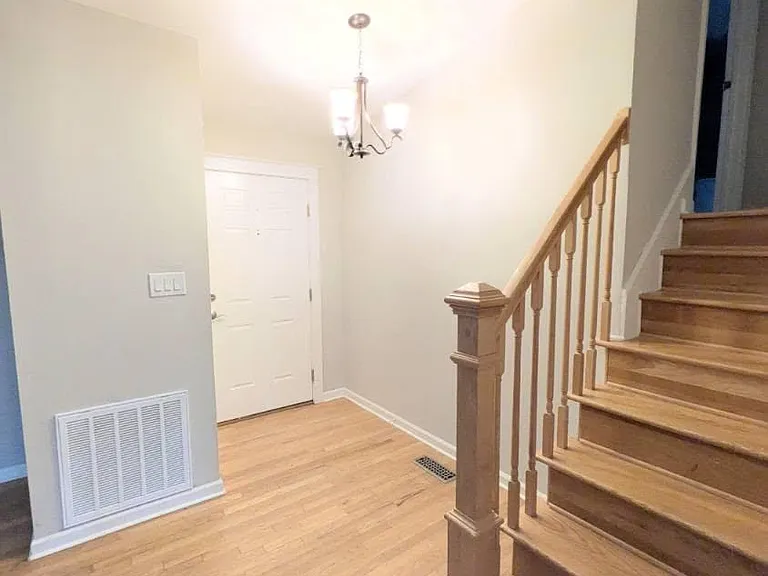 310 Cumberland Dr SE — Photo 2