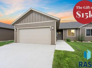 522 Brookside Pl, Harrisburg, SD 57032