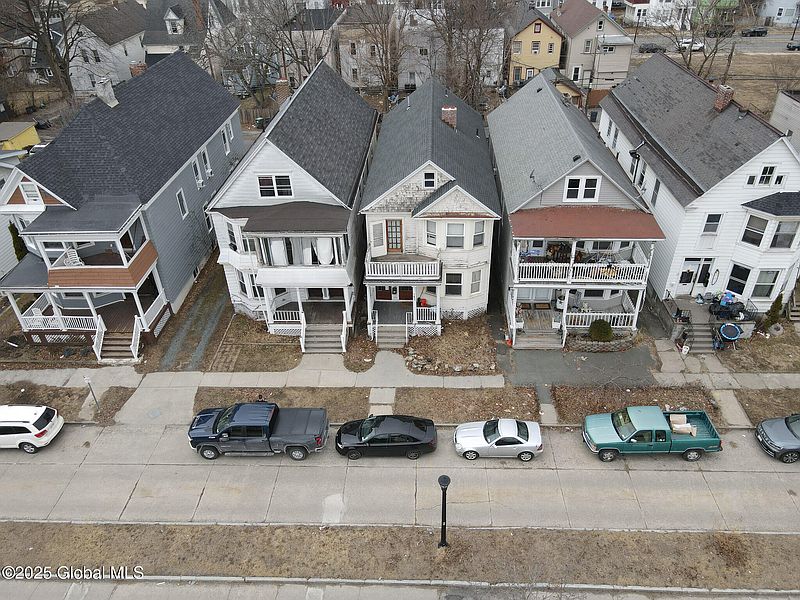 2nd image of 147 7th Avenue