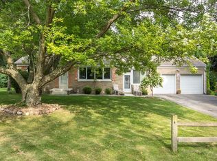 1350 S Bobolink Dr, Brookfield, WI 53005