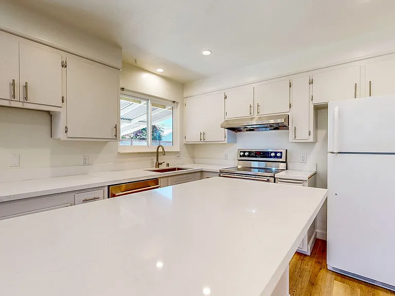 1925 Leafgreen Dr — Photo 18