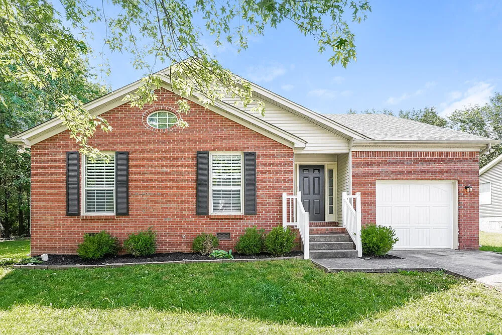 3 bed, 2.0 bath, 1269 sqft, $2,265 — Photo 1