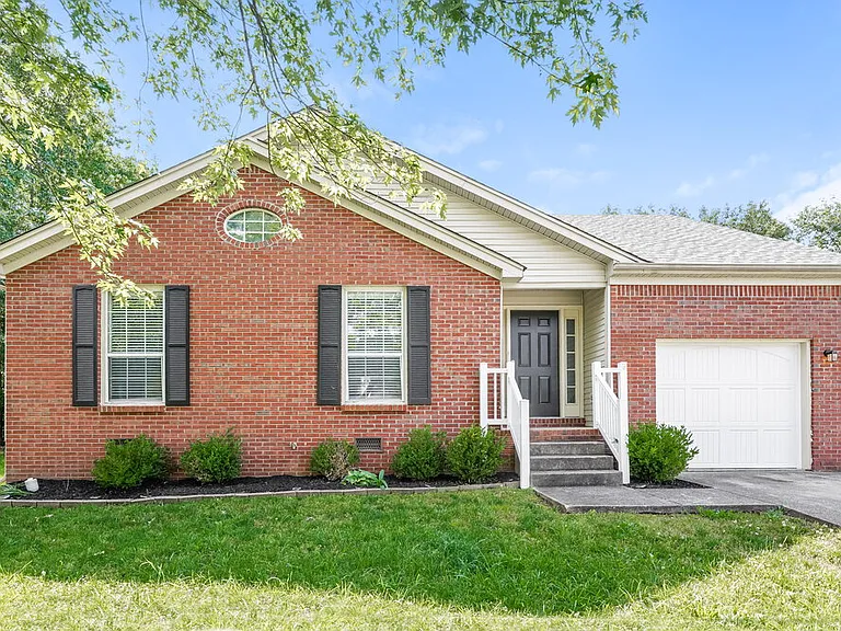 1046 Cedar Creek Village Rd — Photo 1
