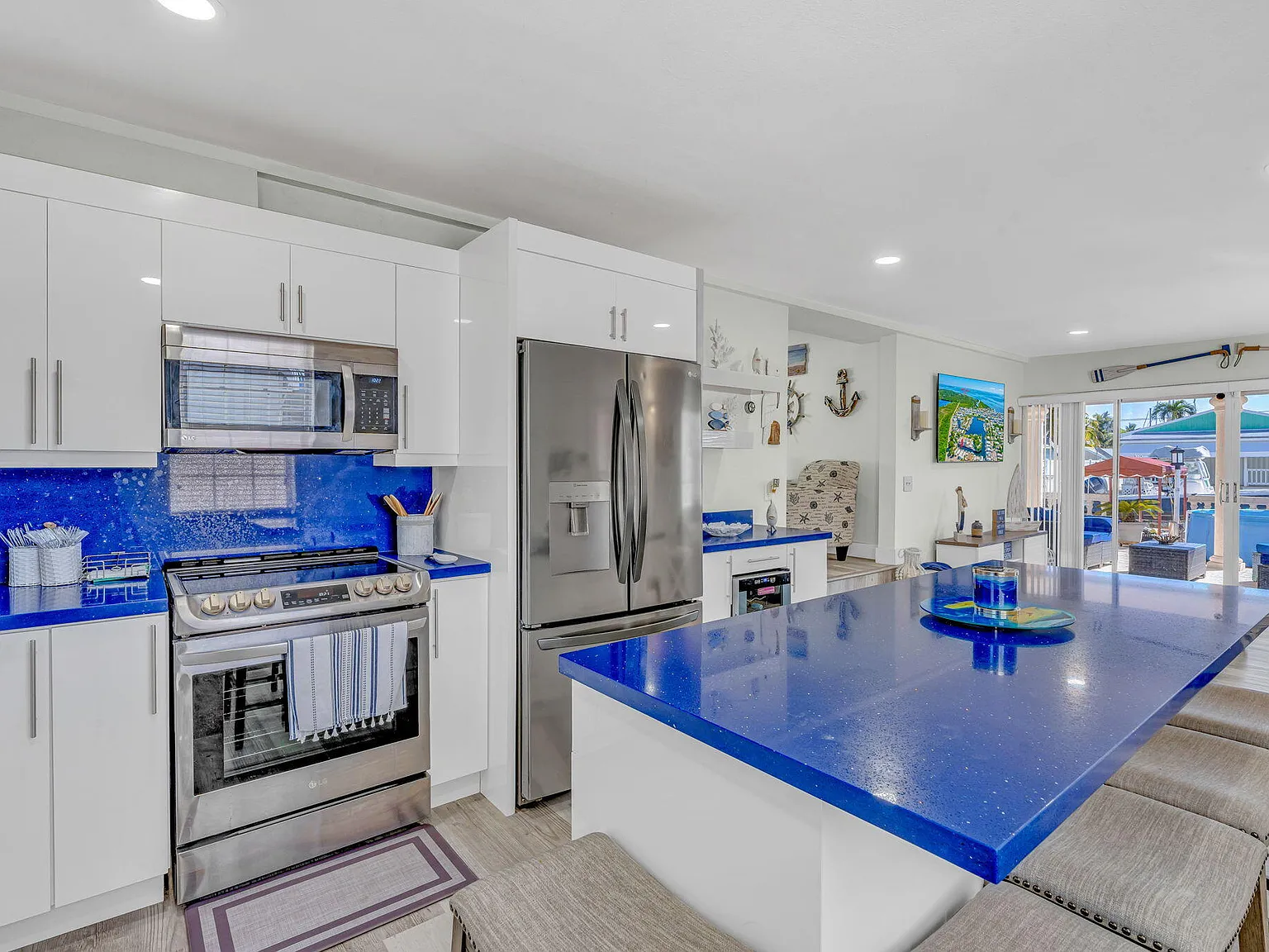 2 bed, 2.0 bath, 1008 sqft, $4,250 — Photo 4
