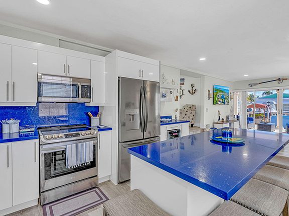 4th image of 136 Sable Palm Ln