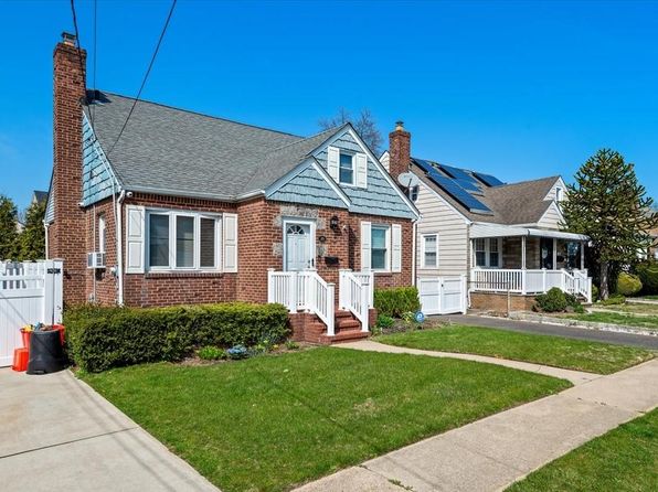 1120 Esther Street, Franklin Square, NY 11010
