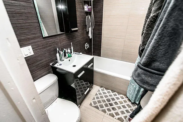 Rented by Nooklyn NYC LLC | media 17