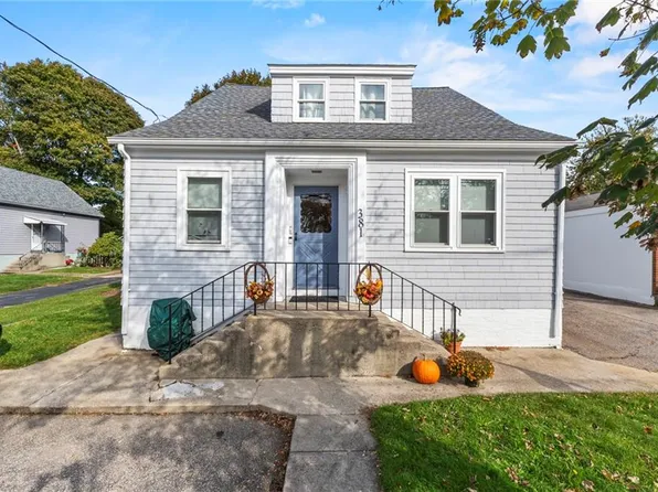 381-379 Maple Ave, Barrington, RI 02806