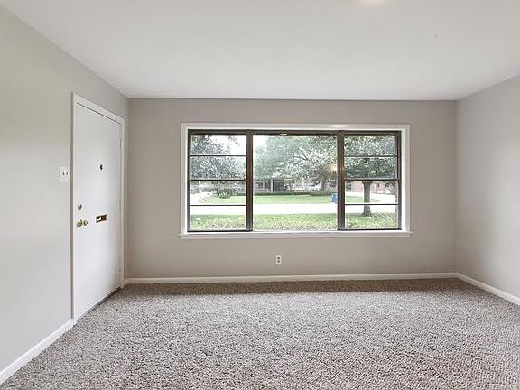 3rd image of 227 W McNeese St