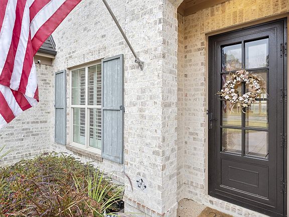 2nd image of 450 Saunders Creek Cir