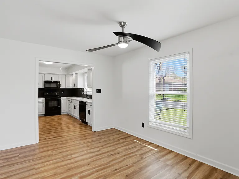 512 Lexington Blvd — Photo 10