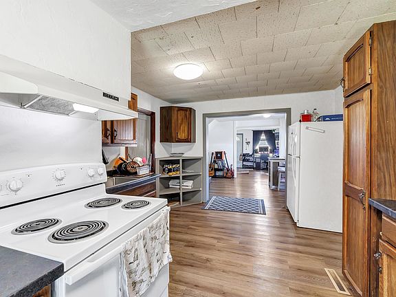 4th image of 130 Summit St