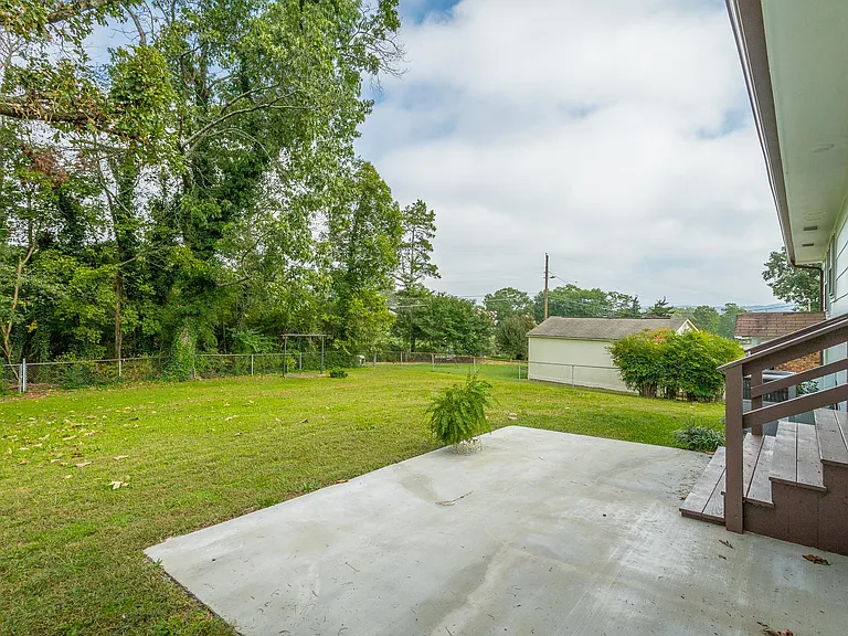 1403 Clearpoint Dr — Photo 45