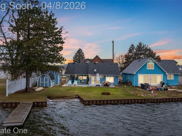 4262 Flynn Dr, Highland, MI 48356