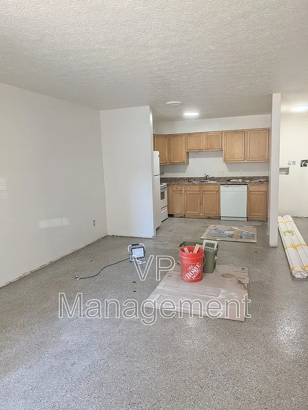 2 bed, 1.0 bath, $950 — Photo 2
