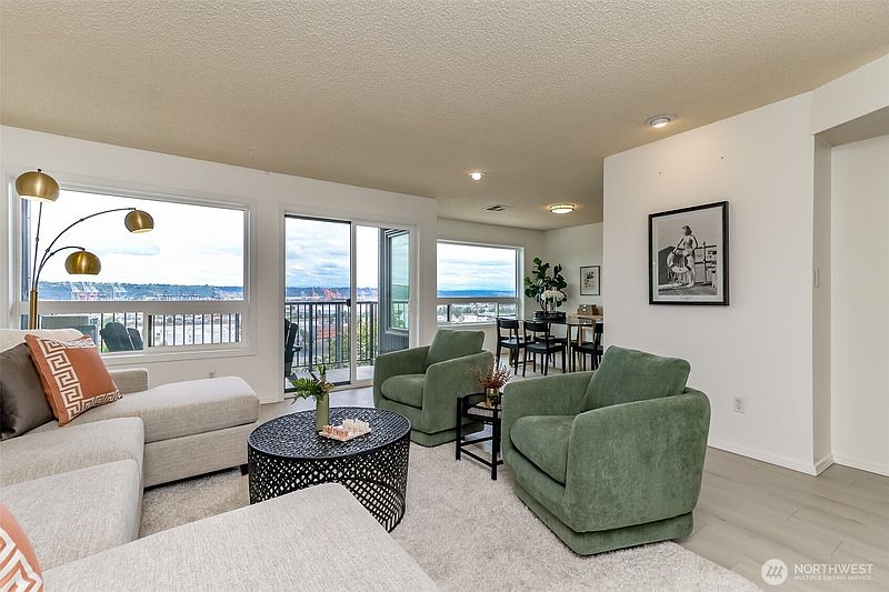 4th image of 525 Broadway #302