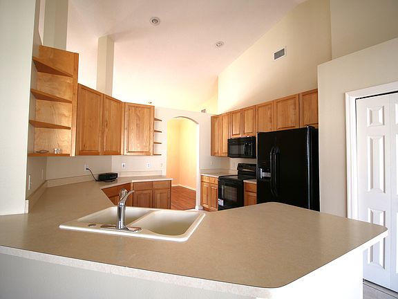 5th image of 2730 Villa Dr