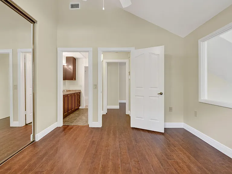 204 Andover Ct — Photo 23