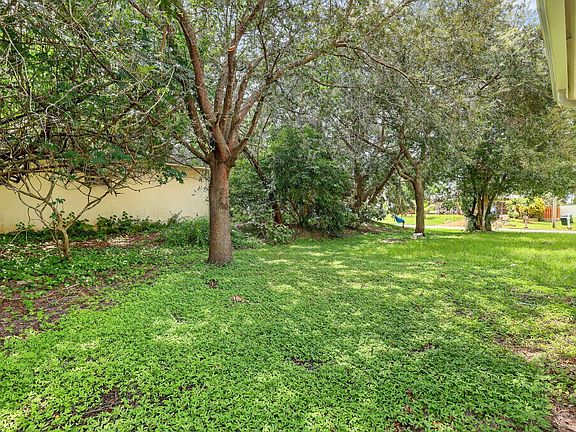5th image of 392 SW Kane Avenue