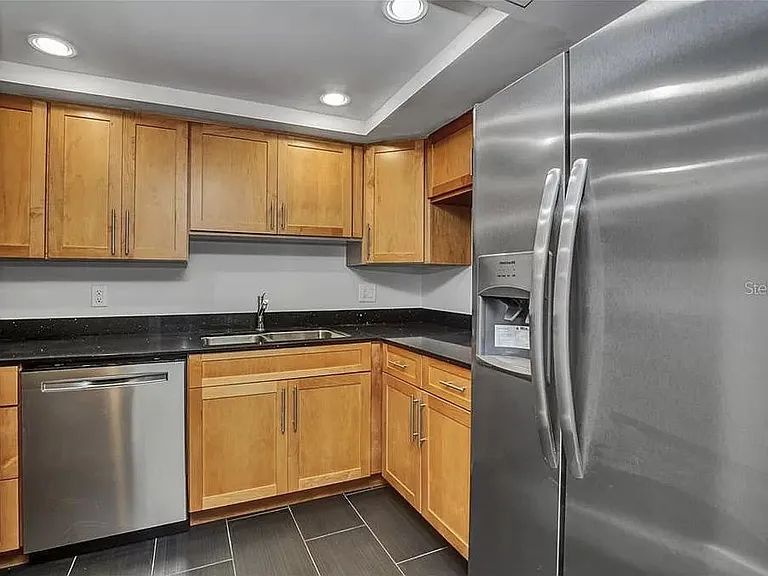 5377 Vineland Rd — Photo 9