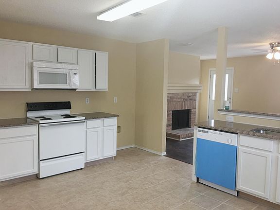 2nd image of 2440 Cherry Dr