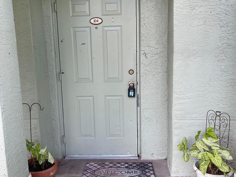1st image of 310 Crestwood Cir Circle #104