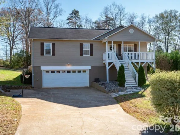 1896 Bakers Glade Ln, Hickory, NC 28602