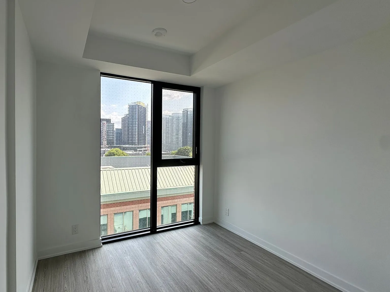 699 Sheppard Ave E — Photo 4