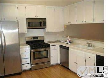 2nd image of 5240 Newcastle Ave #4