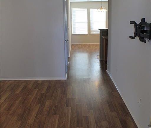 5th image of 413 Eagle Creek Way