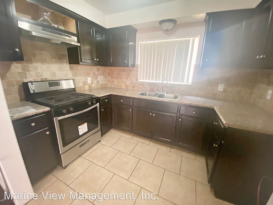 1st image of 11921 Manor Dr #B