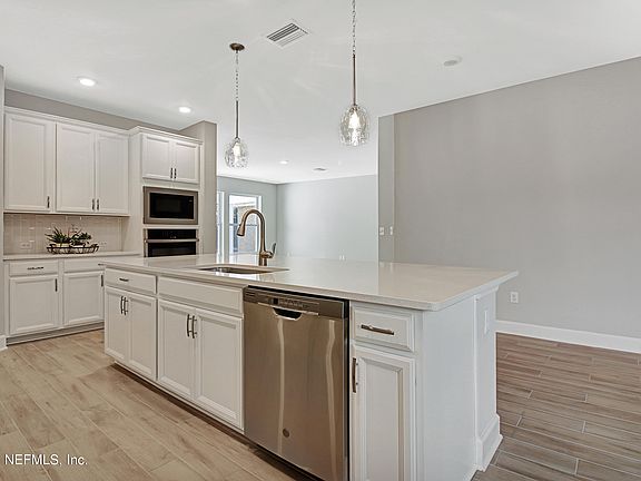 5th image of 321 Union Hill Dr