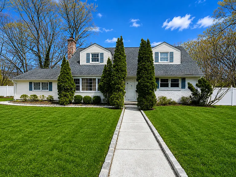 1 Eden Dr — Photo 1