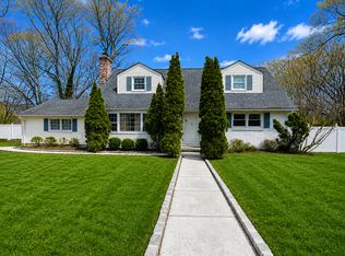 1 Eden Dr, Stony Brook, NY 11790