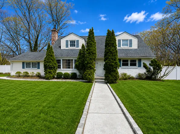 1 Eden Dr, Stony Brook, NY 11790