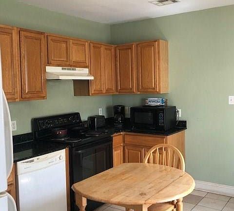 3rd image of 2200 Desire St #2
