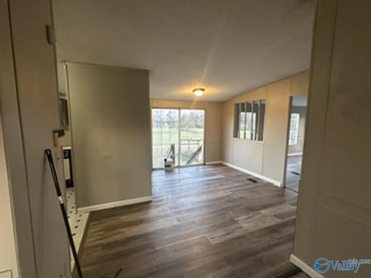 3 bed, 2.0 bath, 1650 sqft, $1,100 — Photo 3