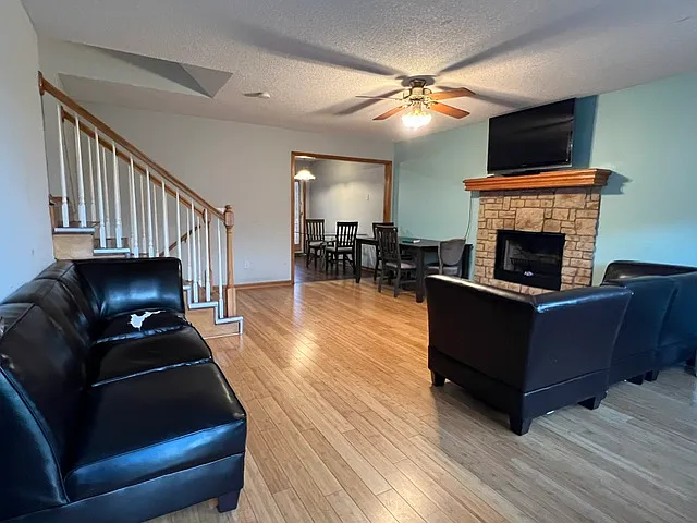 1371 N Harvey Dr — Photo 4