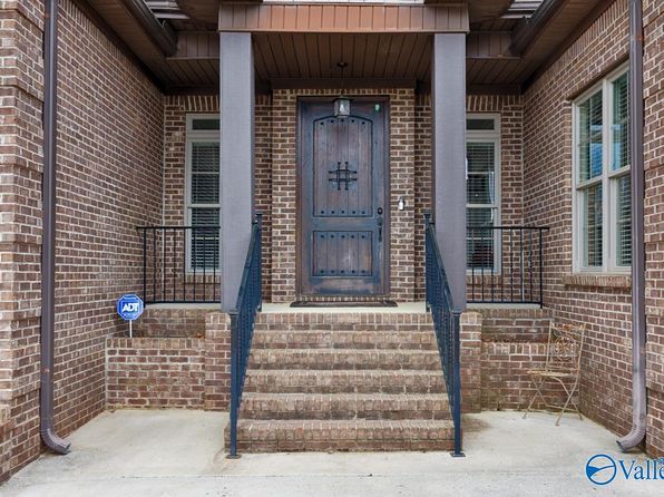 4 Holly Berry Ct SW, Huntsville, AL 35824