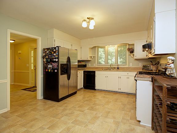 4th image of 14 Saint Martin Pl