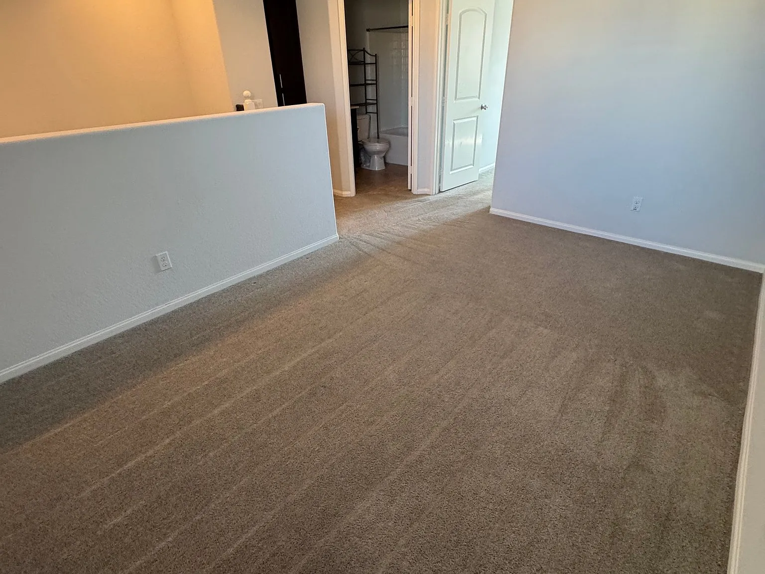 Luxury Private Third-Floor Master Retreat W/ Loft Entire Floor to Yourself Otay Ranch — Photo 4