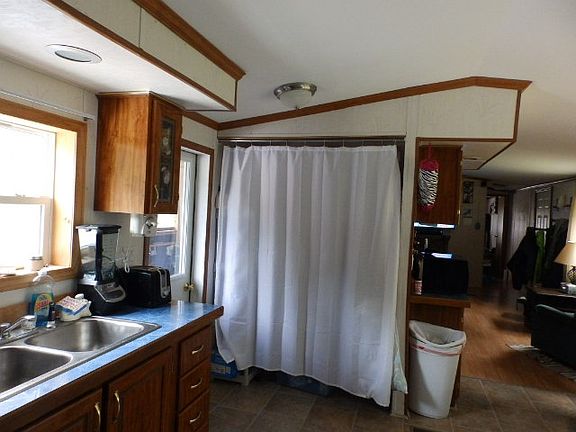 3rd image of 90 Wildwood Rd