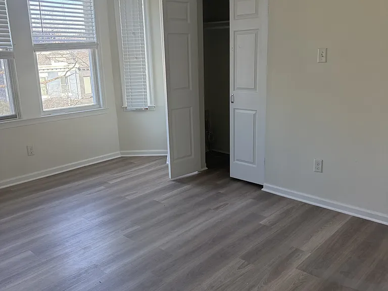 660 Kenyon St NW — Photo 4