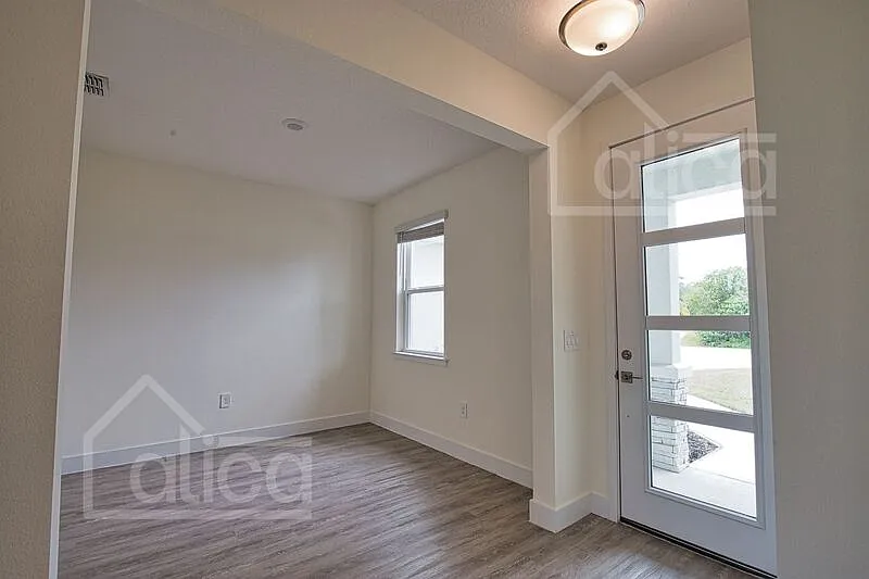 3 bed, 2.0 bath, 1675 sqft, $2,175 — Photo 4