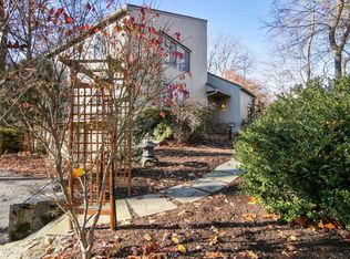 111 Ridge Brook Dr, Stamford, CT 06903