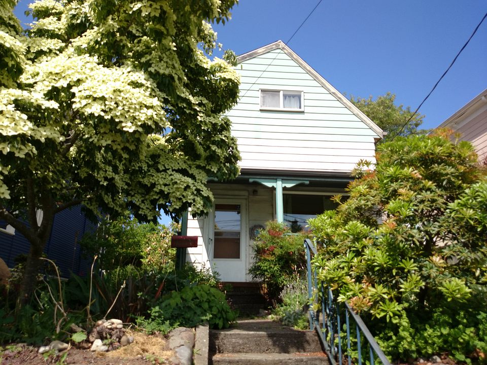 2nd image of 937 21st Ave